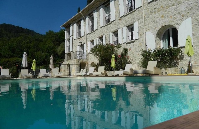 Old oil mill with swimming pool. Ideal for group or family