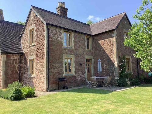 Former school cottage near Bridgnorth