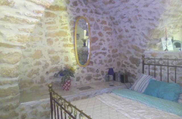 Former Sheepfold LOFT voutes 25km N Aix13