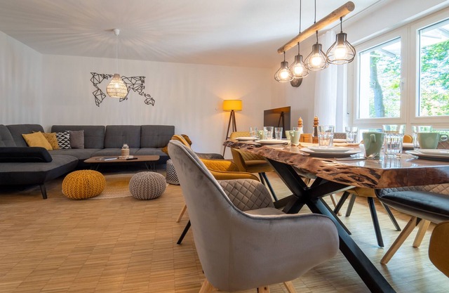 formerly. Pastor + basement flat for up to 18 people, garden
