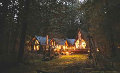 Forrest Lodge Large Private Luxury w Hot Tub