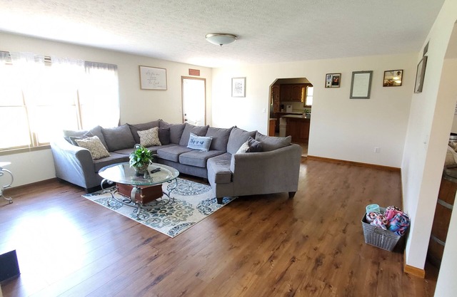 ***New Listing*** Big Families! Pet Friendly! Fishing, Hunting & More!!