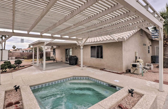 Fort Mohave Home w/ Hot Tub: 4 Mi to CO River!
