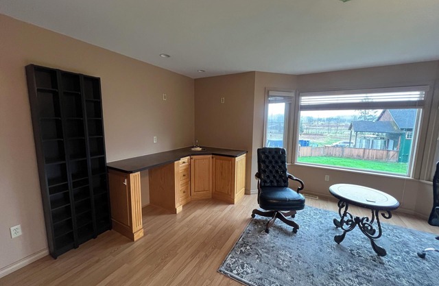 Fort Wine Burrow: 8 Guest Rental Home