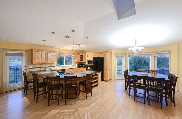 Fort Wine Burrow: Entire Private Estate Home