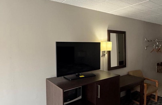 Fort York Motel