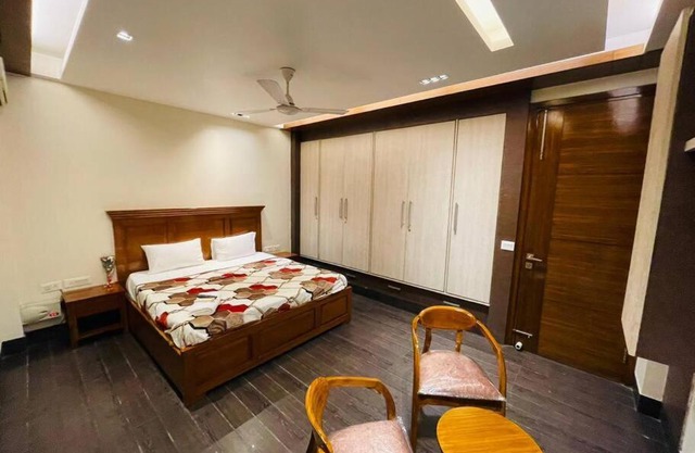 Fortune Home Service Apartment 4Bhk D-163 Saket