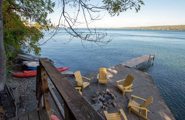 Playa Fósil: "Retiro del lago Canandaigua y vistas memorables!"