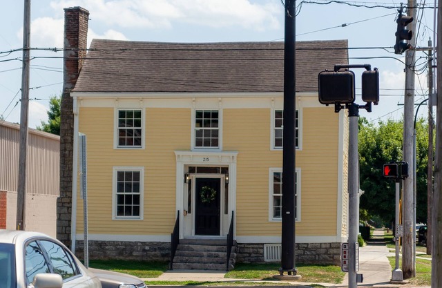 Foster & 5th / 3 BDRM Downtown Historical Colonial