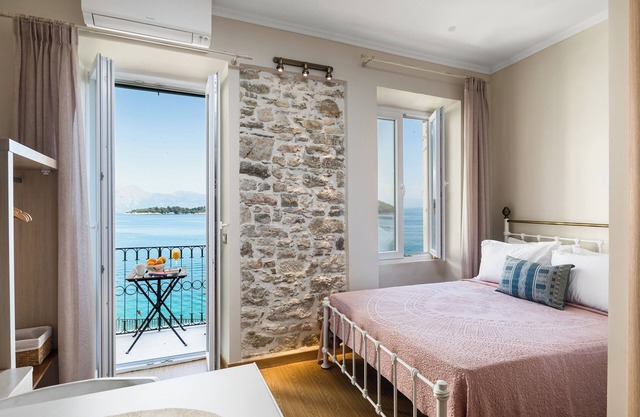 Fotiadis Family Luxury Suites by Konnect