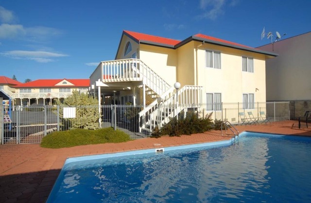 Fountain Court Motel