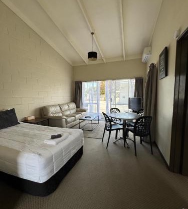 Fountain Court Motel