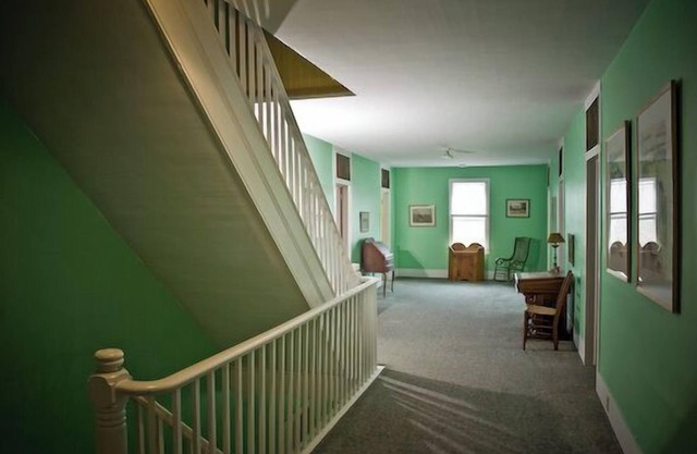 Fountain Point - Hotel Room 6