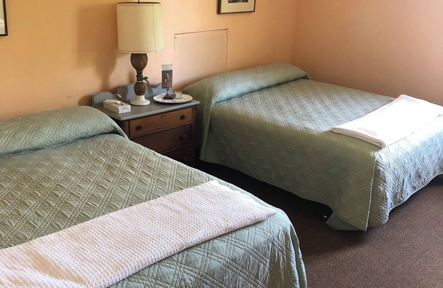 Fountain Point - Hotel Room 14