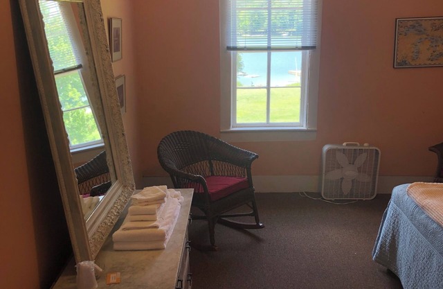 Fountain Point - Hotel Room 15