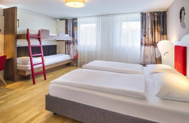 Habitación cuádruple - JUFA Hotel Salzburg City