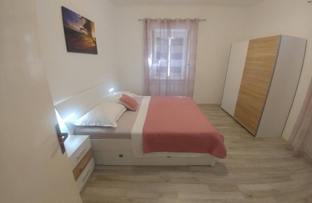 Apartamento de cuatro habitaciones en la playa Bahía Vela Stiniva, Hvar (A-19895-a)