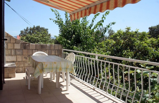 Apartamento de cuatro habitaciones con una terraza Sreser, Peljesac (A-4557-a)
