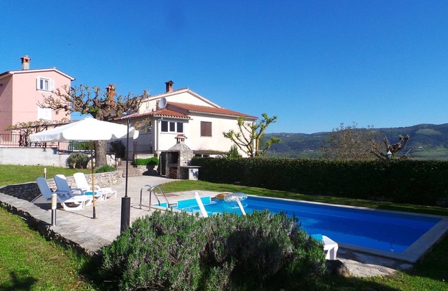 Apartamento de cuatro habitaciones con un balcon Motovun - Bataji, Sredisnja Istra (A-7069-a)