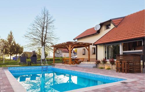 Four-Bedroom Holiday Home In Pregrada