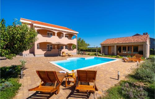 Four-Bedroom Holiday Home In Suhovare