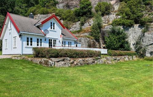 Four-Bedroom Holiday Home In Lyngdal