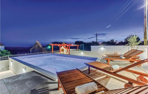 Four-Bedroom Holiday Home In Vinovo Gornje