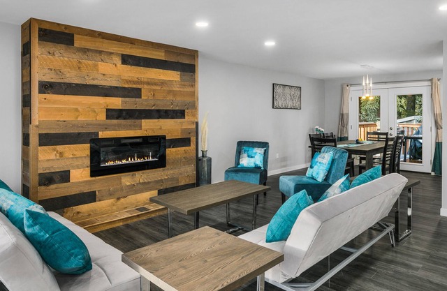 Four bedroom house, sleeps 15