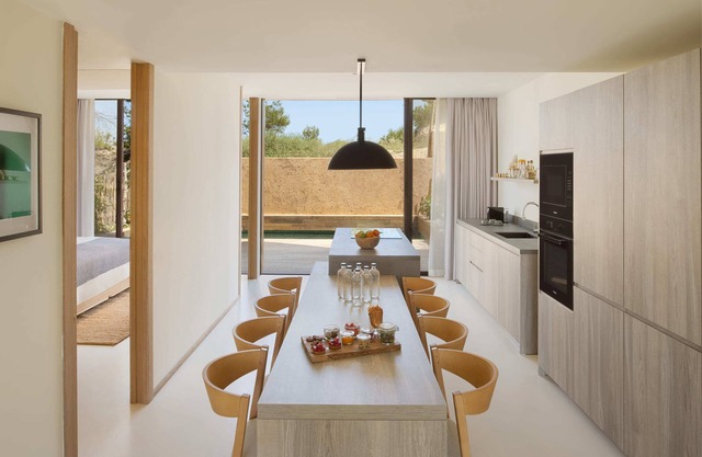 Four Bedroom Residence With Private Pool And Resort Access