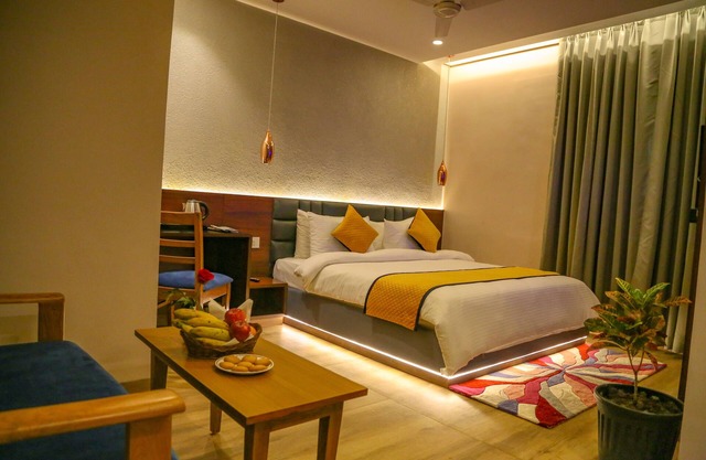 Four Leaf Hotel Sapphire Blue