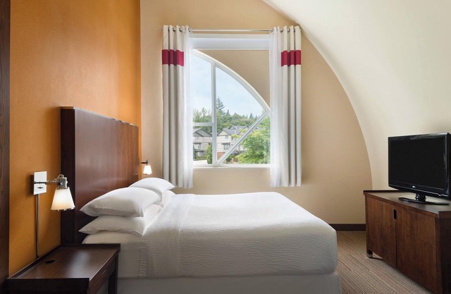 Four Points by Sheraton Surrey