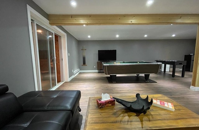 Four Season, 5-bedroom cottage with many amenities