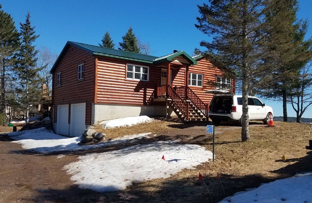 Casa de cuatro estaciones en Big St. Lago Germain y sendero para motos de nieve.
