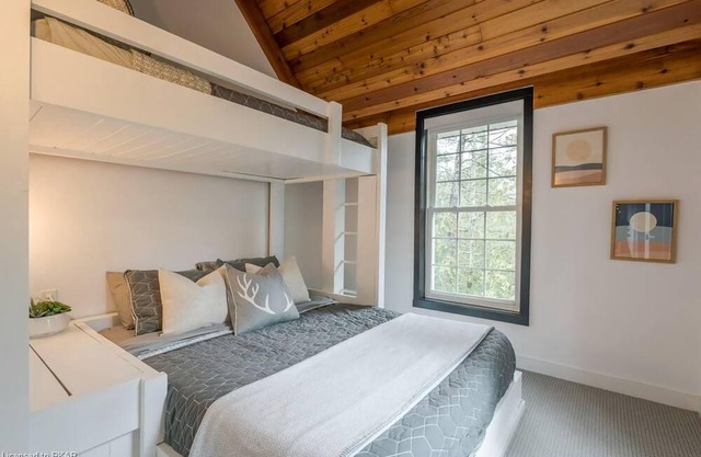 Four Season Lake Front Cottage