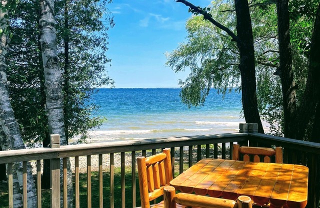 FOUR SEASON LAKE FRONT HOME - FAMILY HOLIDAYS