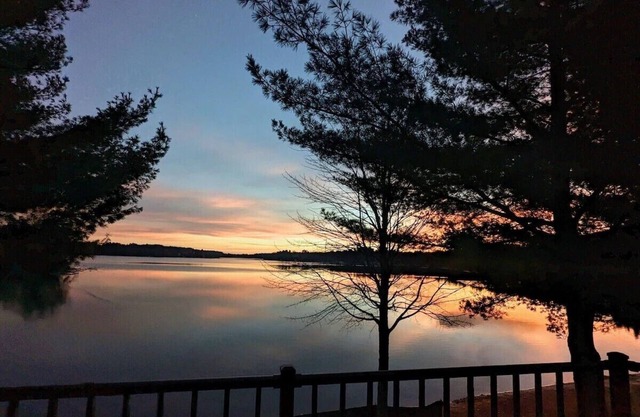 Four Season Lake House with Incredible Views and Lake Frontage / Sleeps 24