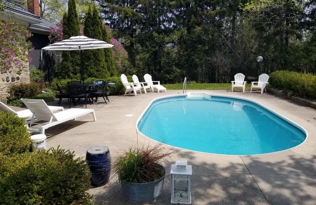 Four season ski friendly stone country home (Great for Summer and Ski Seasons)