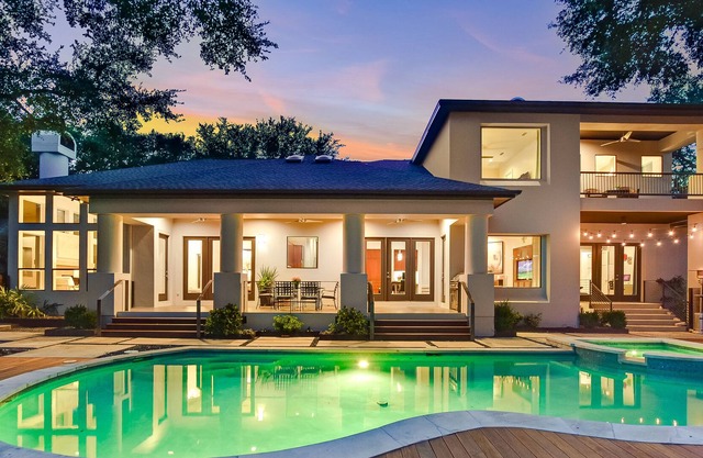 LLEGA SKYLINE VIEW ESTATE | Hasta 12 camas | 5 millas de ATX | Piscina / Spa | Escénico