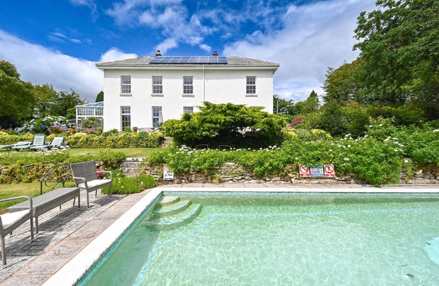 Fowey de apartamentos con piscina al aire libre y jardines en histórico Palacete