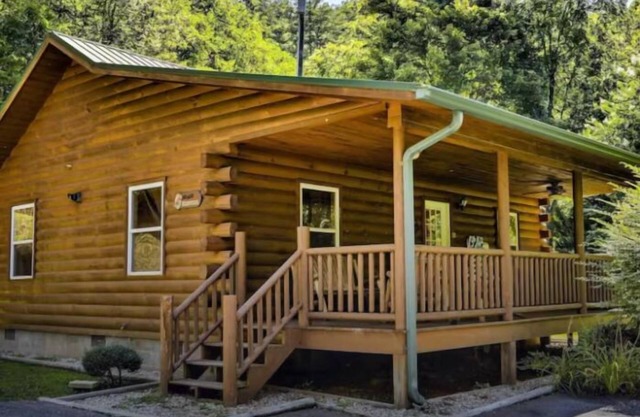 Fox Creek Combo | Sleeps 12, Creekside, Pet friendly