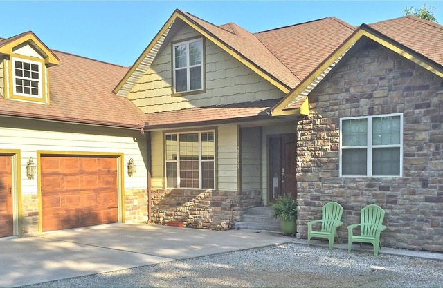“Fox Hollow” - Shell Knob House w/Private Pool and Golf Cart! Pickleball Court!