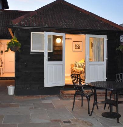 FOX'S DEN Dog friendly, self-contained guest suite