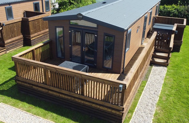 FOXGLOVE LODGE, pet friendly, character holiday cottage in Staithes