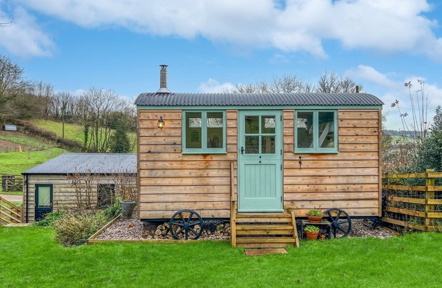 Foxgloves Shepherd's Hut, Brompton Regis