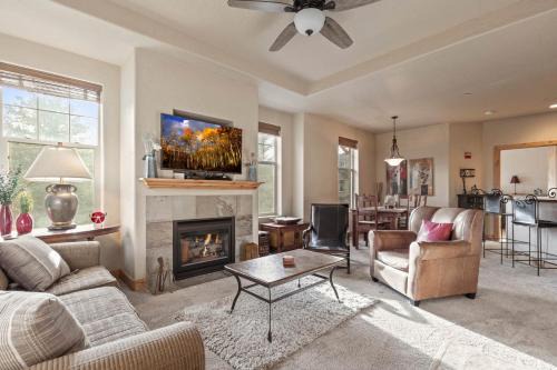 Foxpoint 1678C by Moose Management