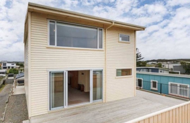 Foxton Beach Bach Family Holiday Fast*Wi-fi 5☆ Location Cot Stroller available