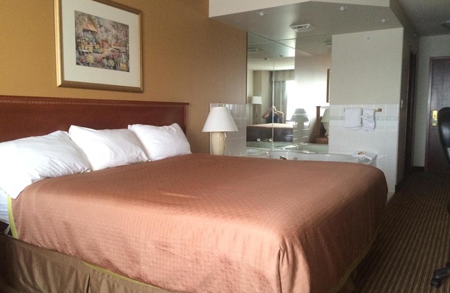 Foxwood Inn & Suites