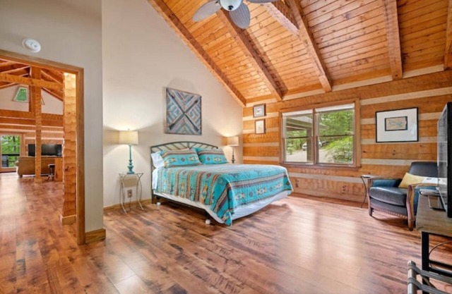 Fragrance Free log cabin in Hot Springs Village- stunning!