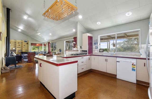 FRANCIS ORCHARD COUNTRY STAY - WAIPU HOLIDAY HOME, with pool in Waipu