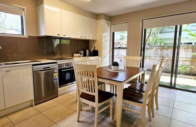 'Frangipani' @ Sunlight Swan - Beerwah - Sleeps 6
